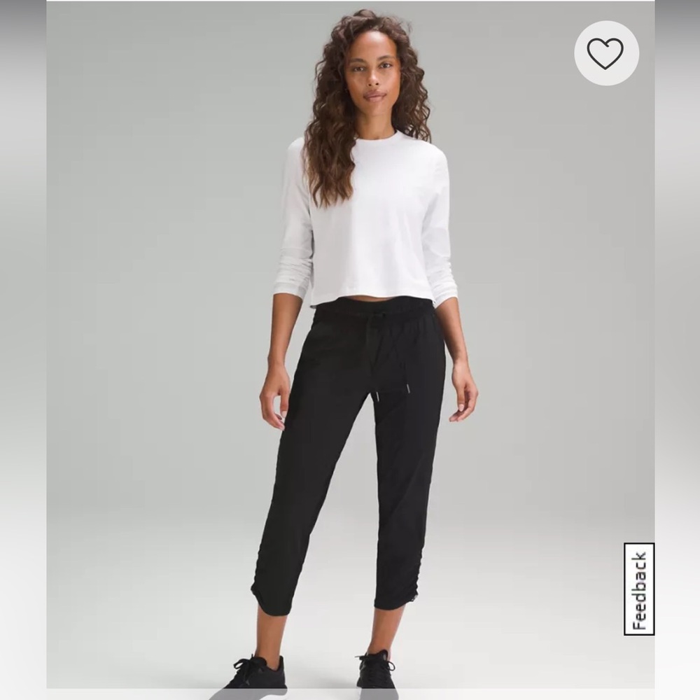 Lululemon Dance Studio Mid-Rise Crop‎ 25"
Black size 2